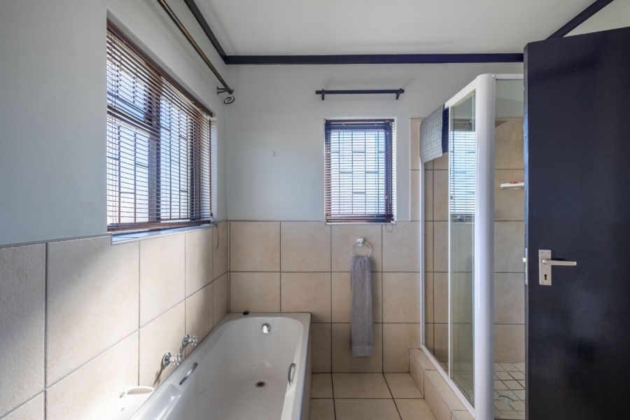 3 Bedroom Property for Sale in Santini Village Western Cape